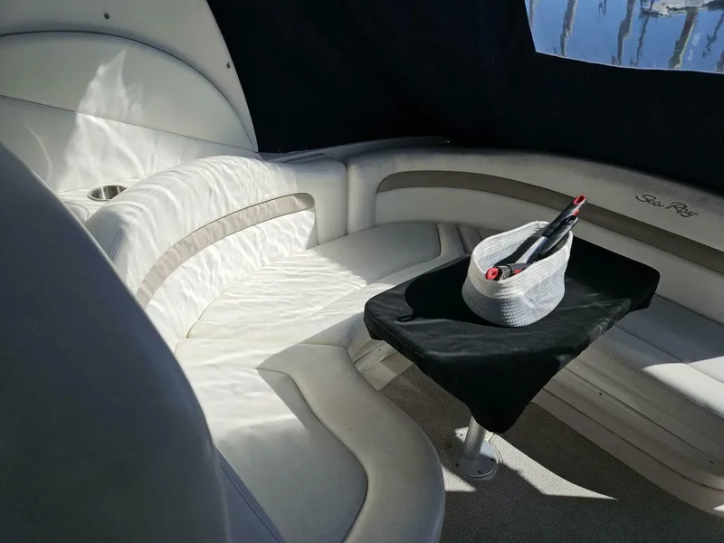 Slide: The Image of Sea Ray 320 2004 - 22