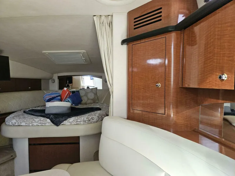 Slide: The Image of Sea Ray 320 2004 - 23