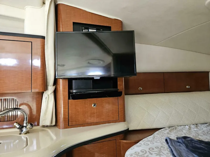 Slide: The Image of Sea Ray 320 2004 - 25