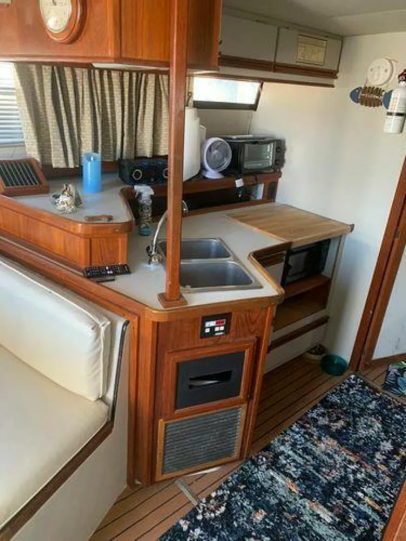 Slide: The Image of Carver Yachts Mariner 3297 1990 - 19