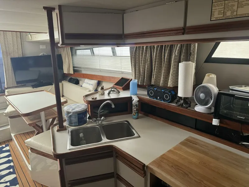 Slide: The Image of Carver Yachts Mariner 3297 1990 - 20
