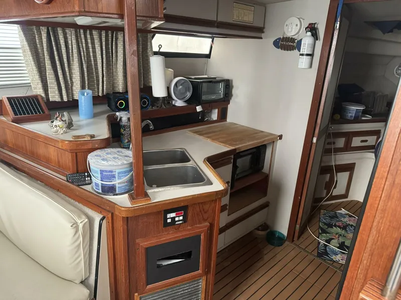 Slide: The Image of Carver Yachts Mariner 3297 1990 - 21