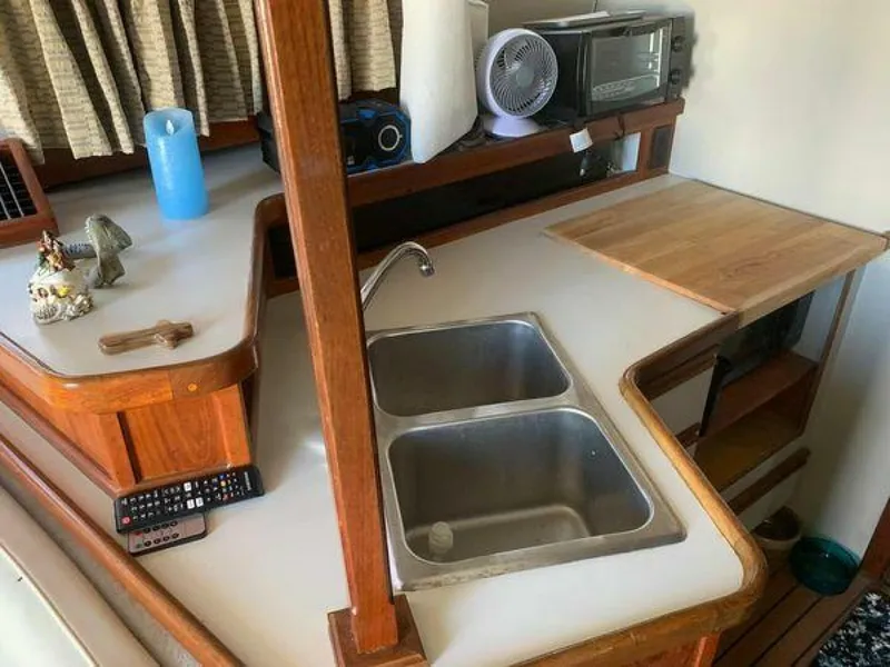 Slide: The Image of Carver Yachts Mariner 3297 1990 - 22