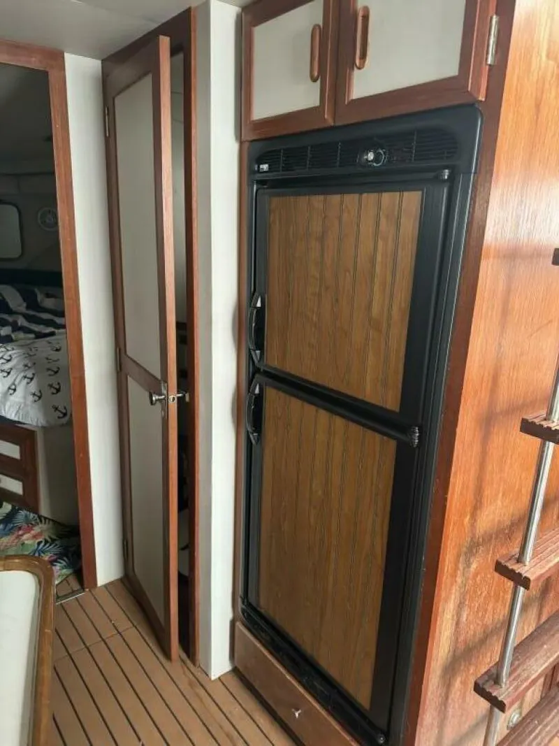 Slide: The Image of Carver Yachts Mariner 3297 1990 - 23