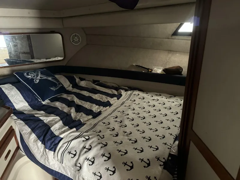Slide: The Image of Carver Yachts Mariner 3297 1990 - 25