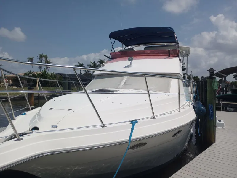 The Image of Cruisers Yachts 385 1991 - 0