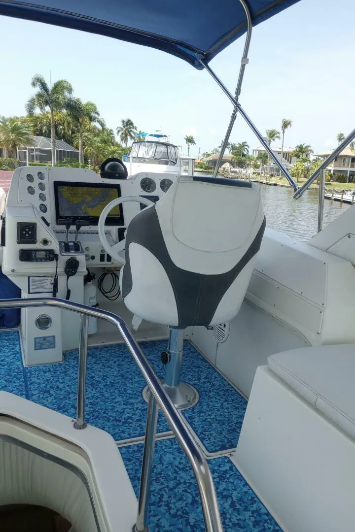 Slide: The Image of Cruisers Yachts 385 1991 - 9