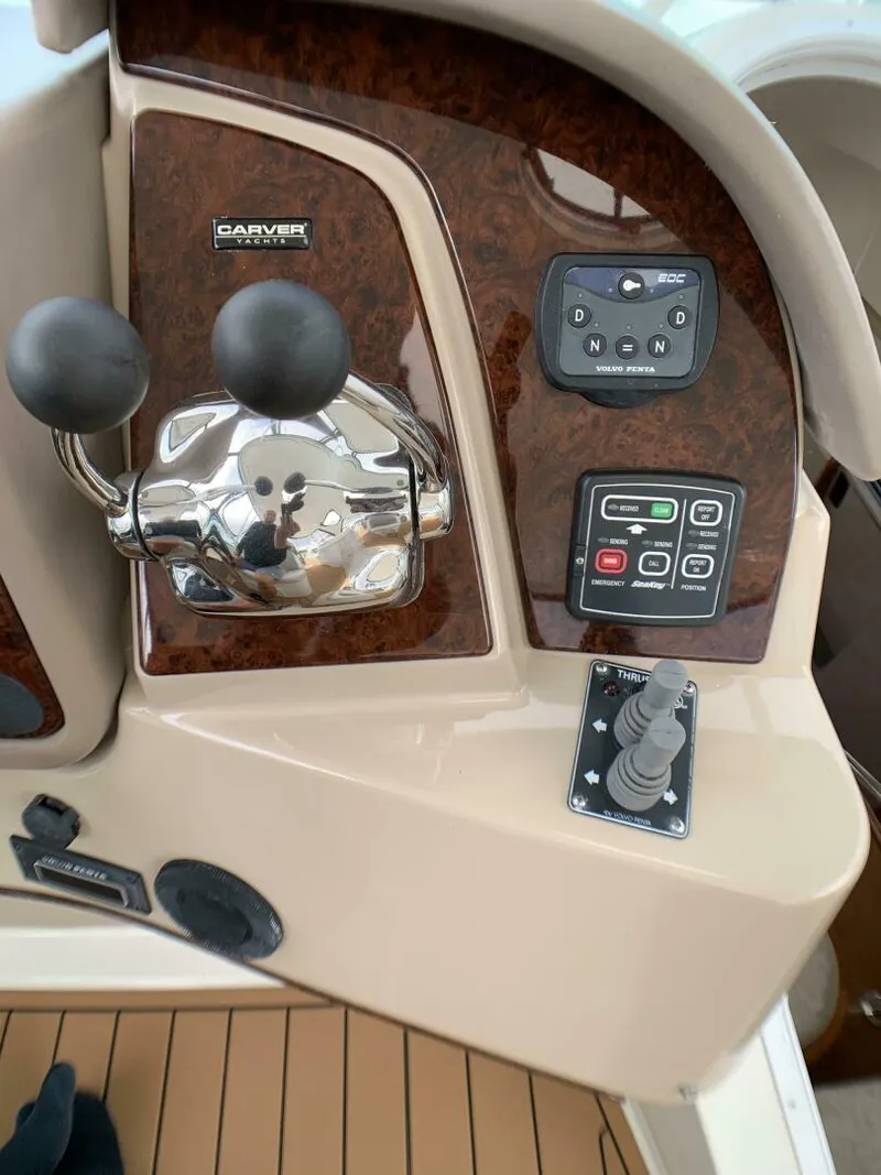 Slide: The Image of Carver Yachts 56 Voyager 2006 - 8