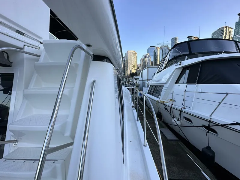 Slide: The Image of Bayliner 5288 2000 - 19