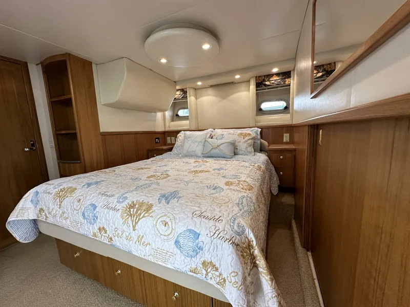 Slide: The Image of Bayliner 5288 2000 - 28