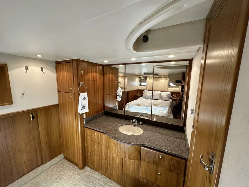 Slide: The Image of Bayliner 5288 2000 - 30