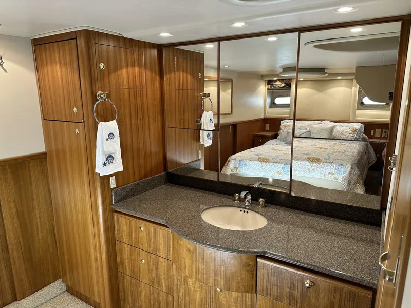 Slide: The Image of Bayliner 5288 2000 - 31