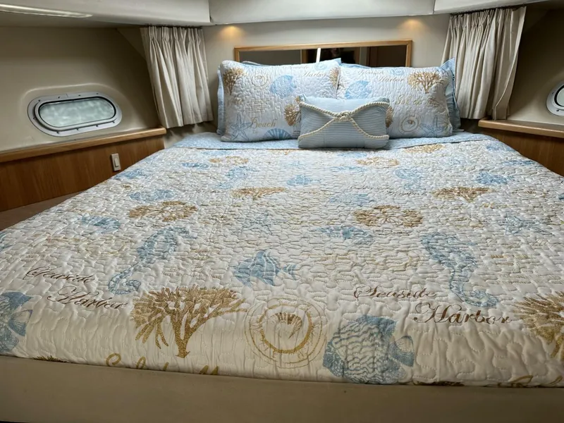 Slide: The Image of Bayliner 5288 2000 - 35