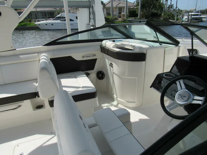 Slide: The Image of Sea Ray SDX 270 Outboard 2019 - 10