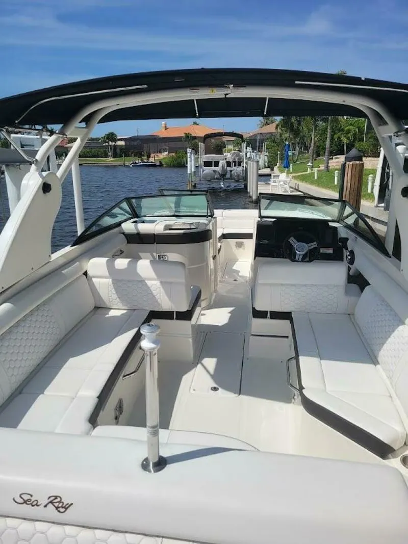 Slide: The Image of Sea Ray SDX 270 Outboard 2019 - 4