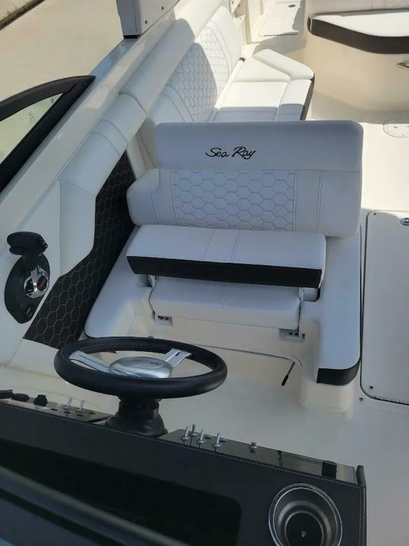 Slide: The Image of Sea Ray SDX 270 Outboard 2019 - 8