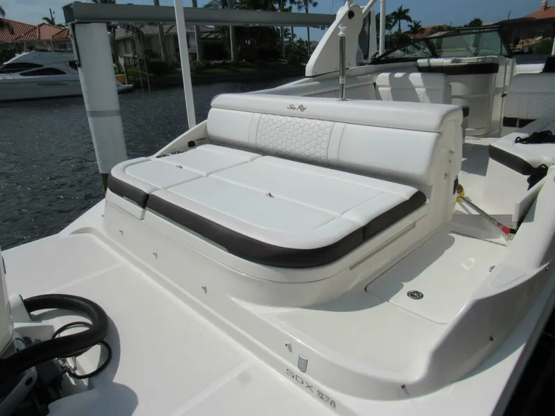 Slide: The Image of Sea Ray SDX 270 Outboard 2019 - 9