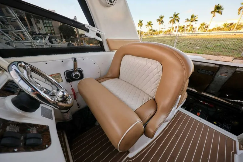 Slide: The Image of Sea Ray 290 Sundancer 1997 - 9