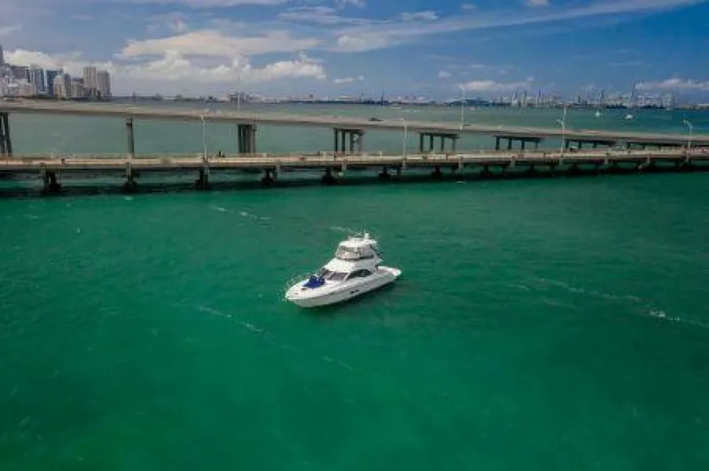 Slide: The Image of Sea Ray 520 Sedan Bridge 2007 - 13