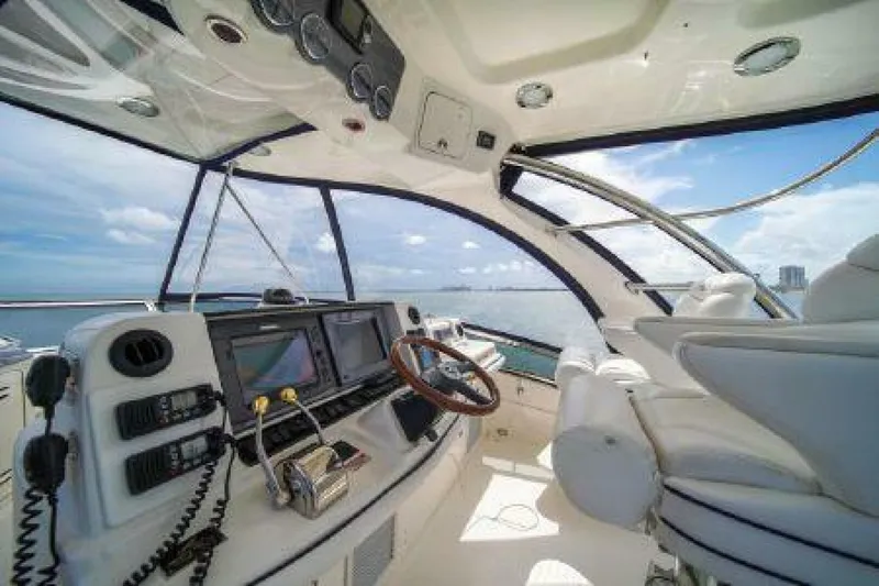 Slide: The Image of Sea Ray 520 Sedan Bridge 2007 - 19