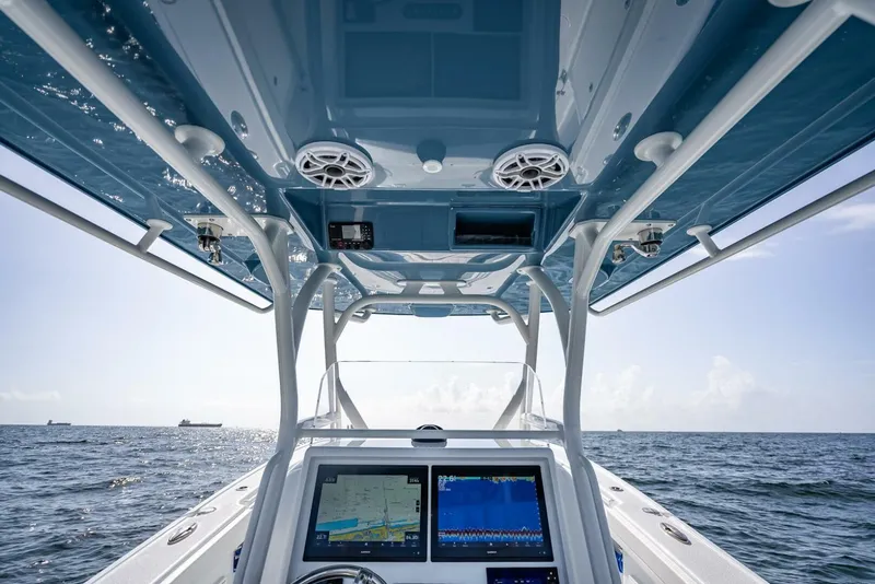 Slide: The Image of Yellowfin 34 Offshore 2025 - 16