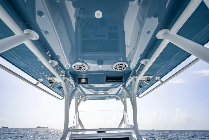 Slide: The Image of Yellowfin 34 Offshore 2025 - 17