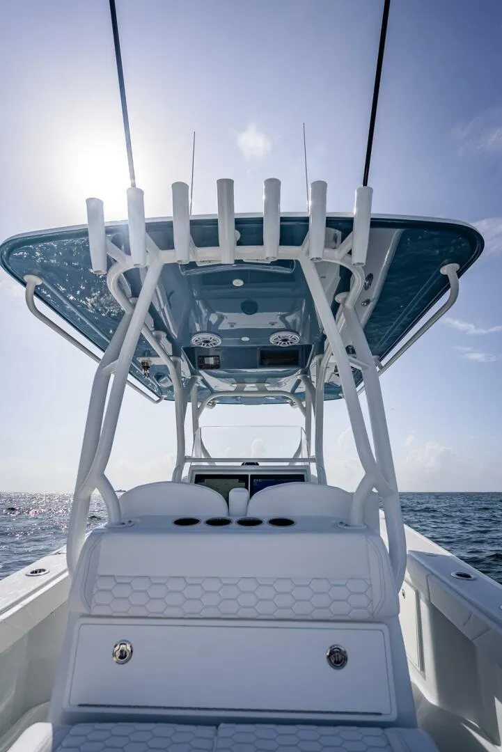 Slide: The Image of Yellowfin 34 Offshore 2025 - 21