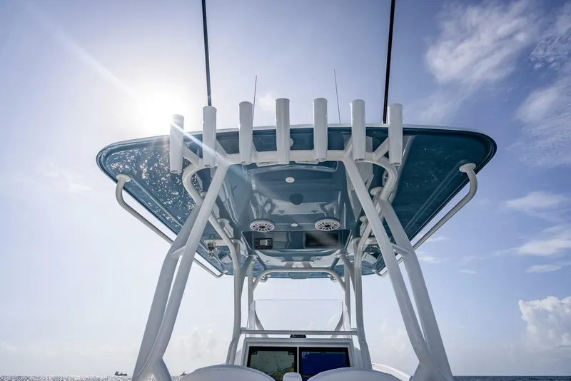 Slide: The Image of Yellowfin 34 Offshore 2025 - 22