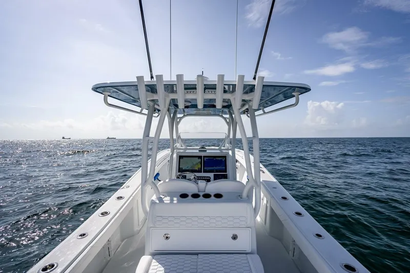 Slide: The Image of Yellowfin 34 Offshore 2025 - 29