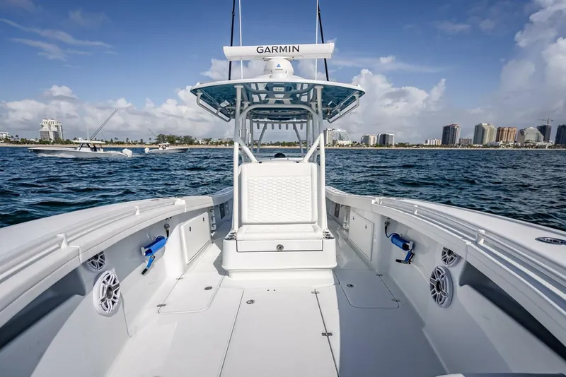 Slide: The Image of Yellowfin 34 Offshore 2025 - 36