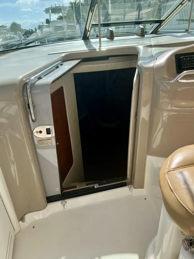 Slide: The Image of Sea Ray 46 Sundancer 2004 - 16