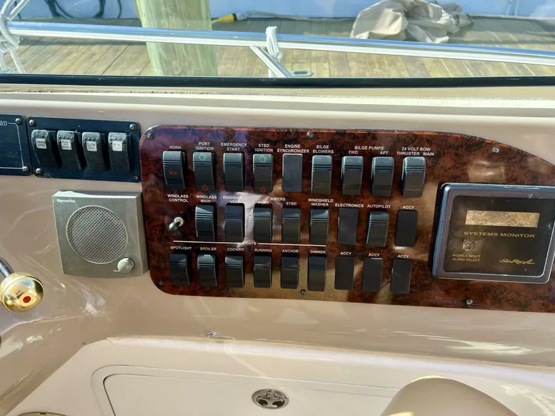 Slide: The Image of Sea Ray 46 Sundancer 2004 - 19