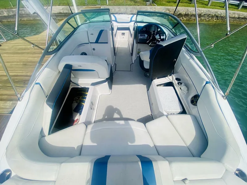 Slide: The Image of Regal 22 Fasdeck 2016 - 10