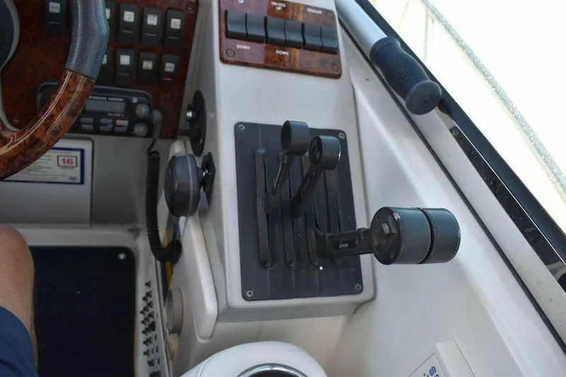 Slide: The Image of Formula 37 Performance Cruiser 2005 - 20
