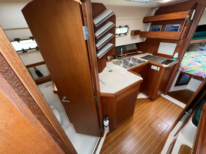 Slide: The Image of Mainship Pilot 34 2000 - 13