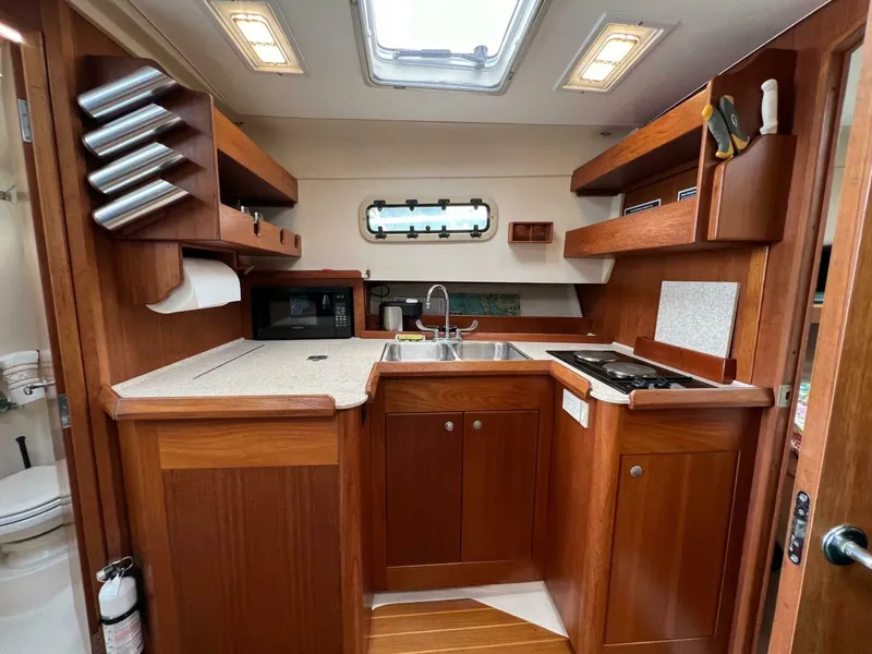 Slide: The Image of Mainship Pilot 34 2000 - 15
