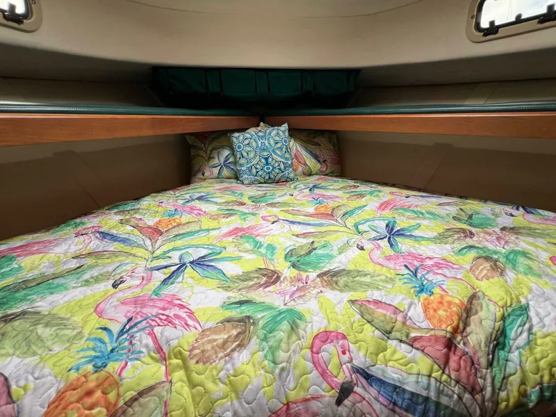 Slide: The Image of Mainship Pilot 34 2000 - 18