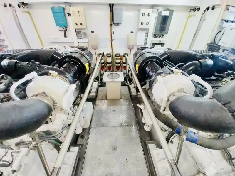 Slide: The Image of Ocean Alexander 83 2010 - 76