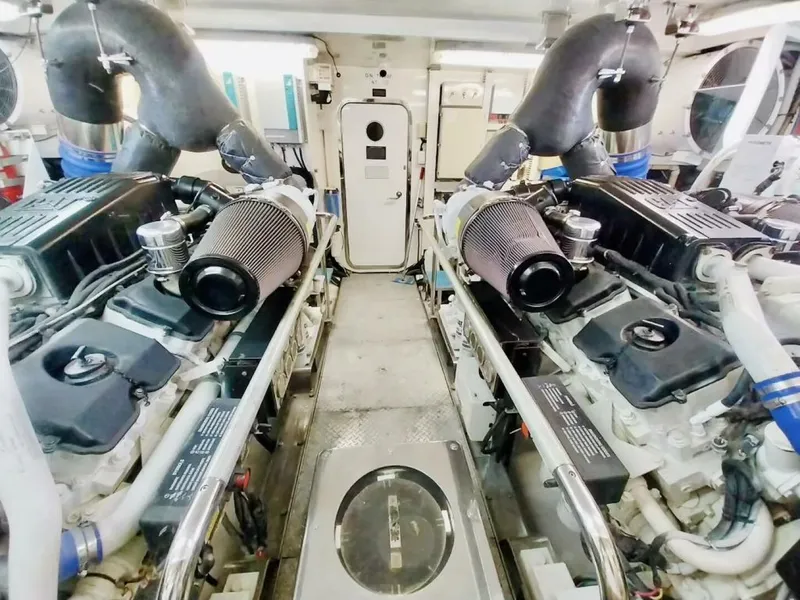 Slide: The Image of Ocean Alexander 83 2010 - 78