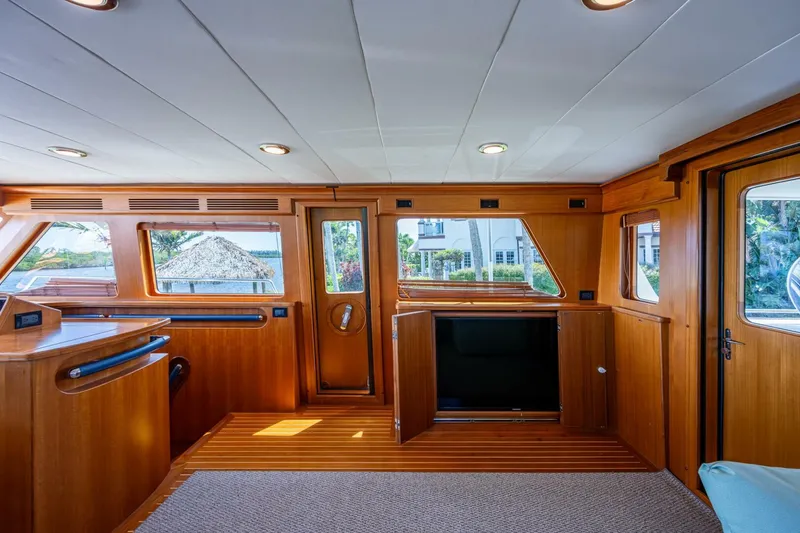 Slide: The Image of Marlow Explorer Enclosed Bridge (CB) 2013 - 35