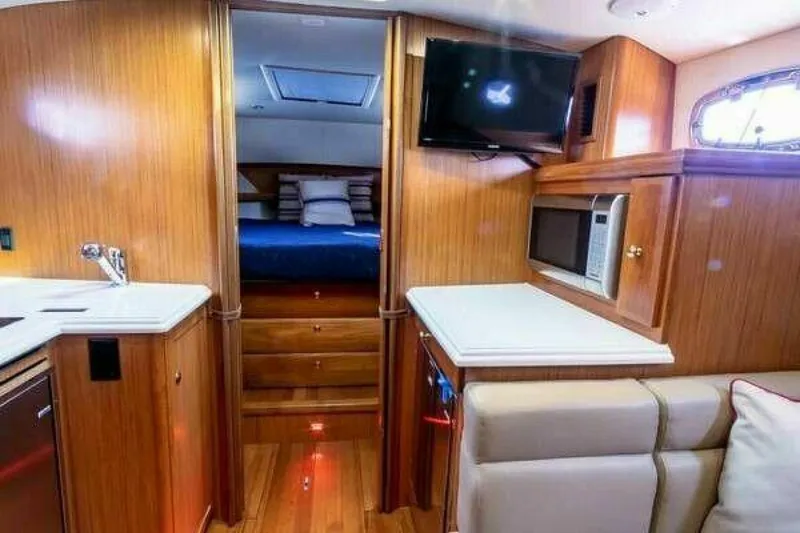 Slide: The Image of Mainship M34 Pilot 2016 - 13