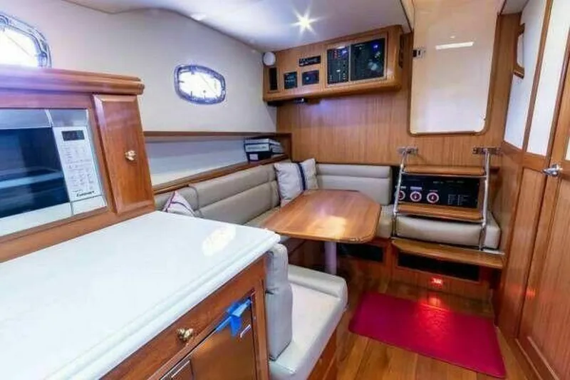 Slide: The Image of Mainship M34 Pilot 2016 - 14