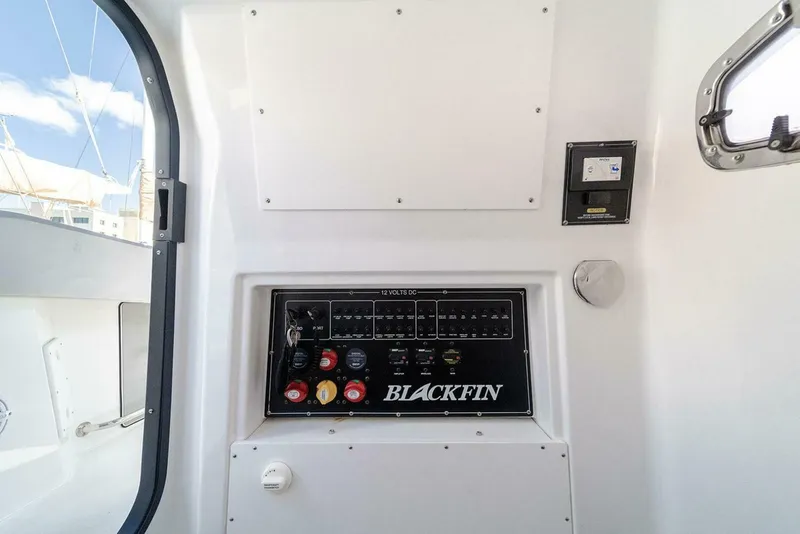 Slide: The Image of Blackfin 272 CC 2018 - 10