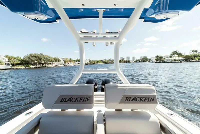 Slide: The Image of Blackfin 272 CC 2018 - 32