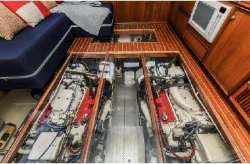 Slide: The Image of Hatteras 56 SeaKeeper 1977 - 3