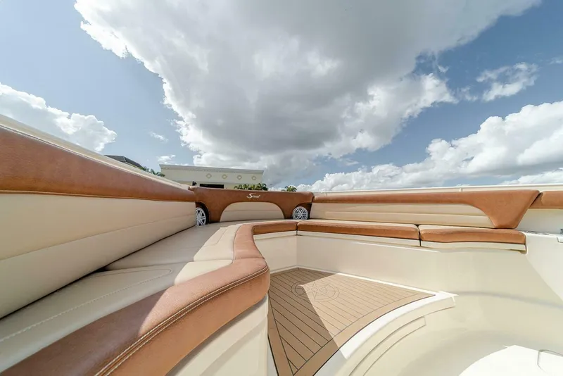 Slide: The Image of Scout 420 LXF 2020 - 34