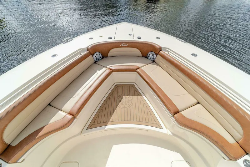 Slide: The Image of Scout 420 LXF 2020 - 35