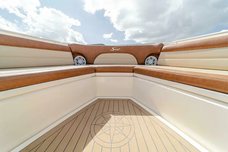 Slide: The Image of Scout 420 LXF 2020 - 41