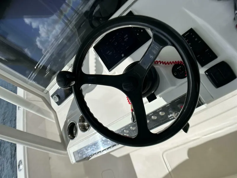 Slide: The Image of SeaVee 390z Center Console 2022 - 10