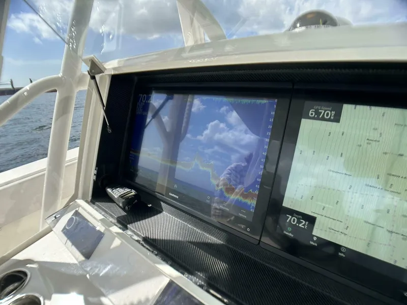 Slide: The Image of SeaVee 390z Center Console 2022 - 11